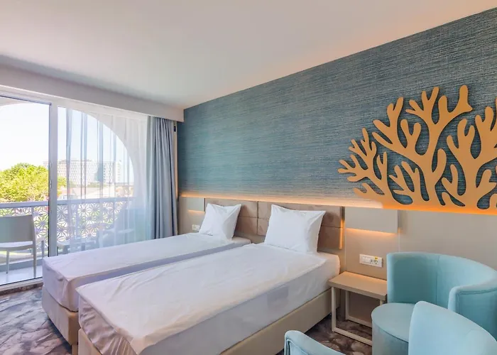 Bacolux Koralio, Hotell 4*