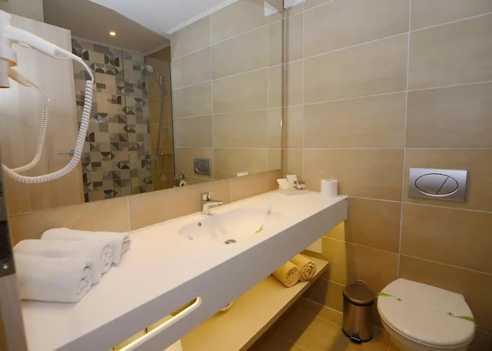 Bacolux Koralio, Hotell