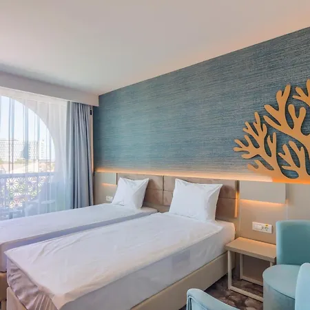 Bacolux Koralio, 호텔 4*