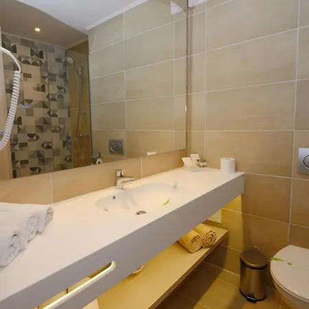 Bacolux Koralio, 호텔