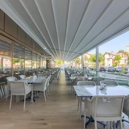 호텔 Bacolux Koralio,