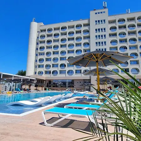 Bacolux Koralio, 호텔