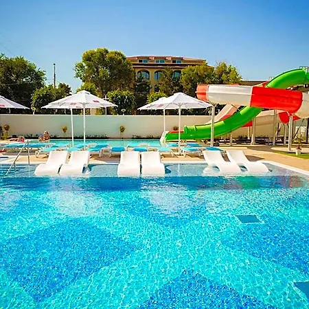 Hotel Bacolux Koralio,