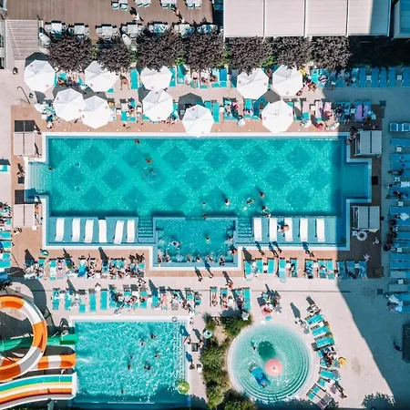 Bacolux Koralio, Hotel 4*